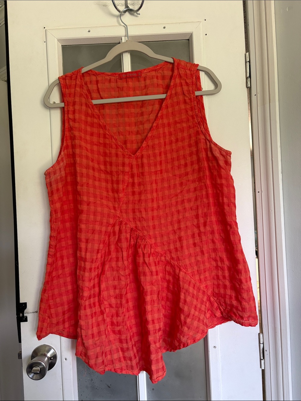 cut loose Coral Check Sleeveless V-Neck Tank